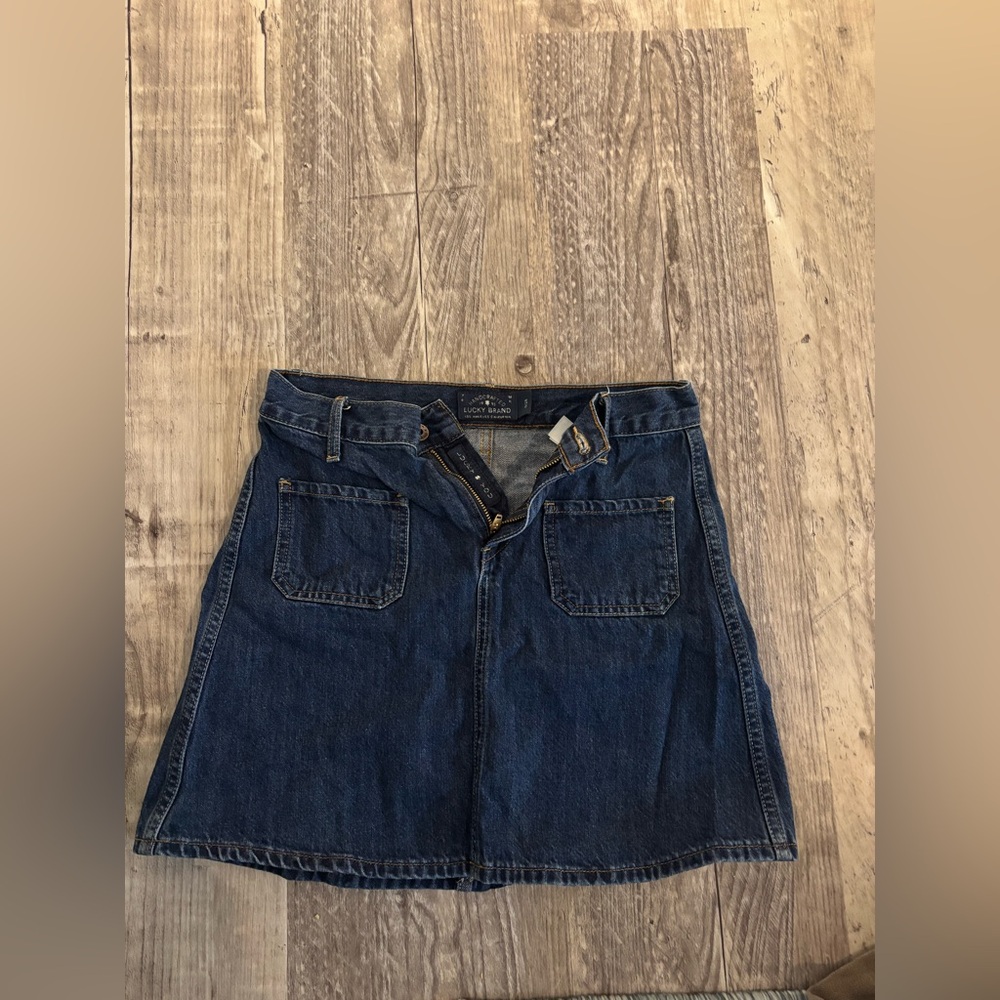 Size medium lucky brand denim skirt!
